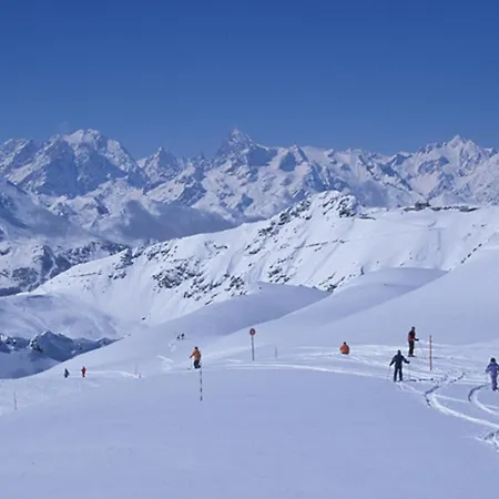 6 Pers. A - Proche Pistes, Commerces, Parking Prive, Animaux Acceptes - Fr-1-445-58 * Montgenevre
